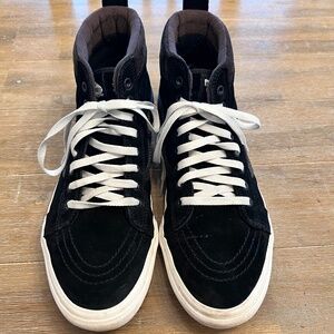 Vans Sk8-Hi MTE Scotchgard Black Suede High-Top Sneakers Size 10.5 Men / 12 Wome
